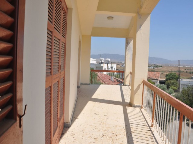 3 + 2 200 M2 APARTMENT WITH GARDEN IN ALAYKOY ** 