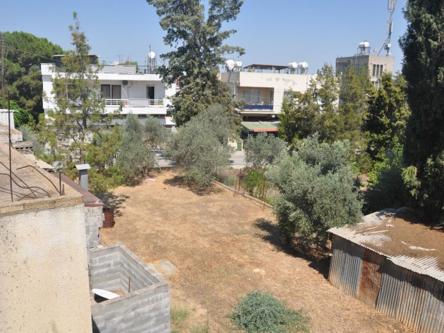 3 + 2 200 M2 APARTMENT WITH GARDEN IN ALAYKOY ** 