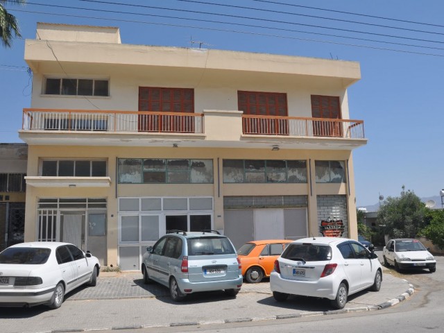 3 + 2 200 M2 APARTMENT WITH GARDEN IN ALAYKOY ** 