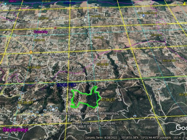 Girne Ozanköy'de dağ ve deniz manzaralı muhteşem lokasyonda % 35  2 kat konut imarlı  5 ,6 ve 9 dönümden oluşan arazi