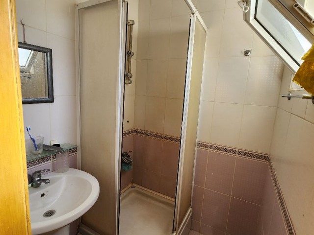 NICOSIA KUCUK KAYMAKLIDA 186 M2 PENTHOUSE 3+2 FLAT WITH LARGE TERRACE