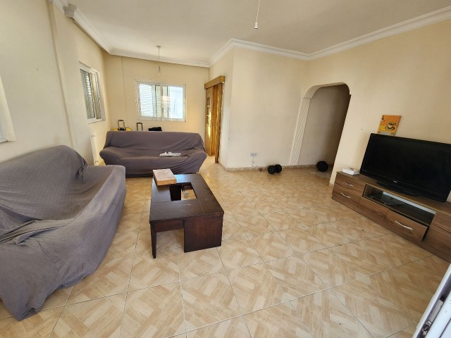 NICOSIA KUCUK KAYMAKLIDA 186 M2 PENTHOUSE 3+2 FLAT WITH LARGE TERRACE