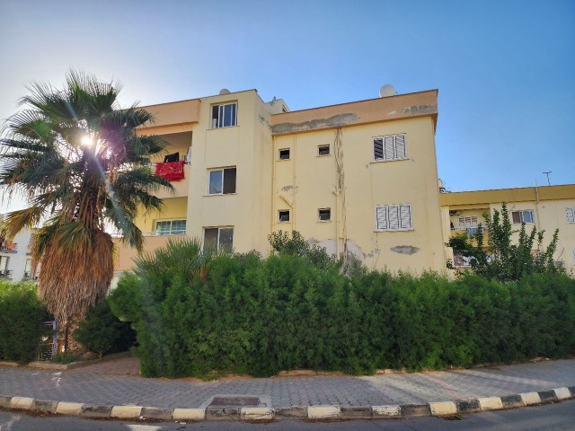 NICOSIA KUCUK KAYMAKLIDA 186 M2 PENTHOUSE 3+2 WOHNUNG MIT GROSSER TERRASSE