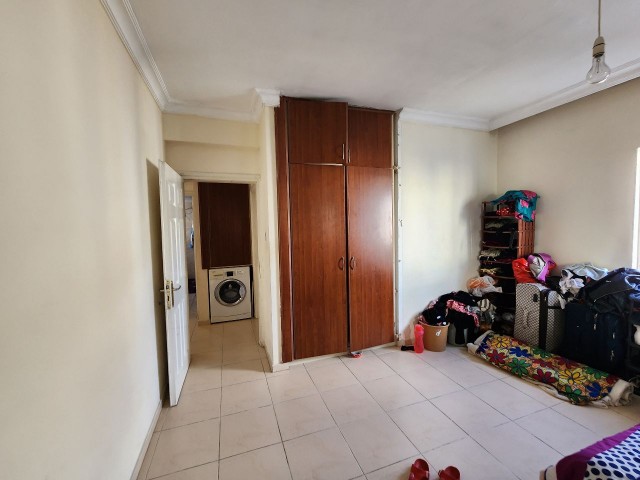 NICOSIA KUCUK KAYMAKLIDA 156 M2 3+1 WOHNUNG MIT GROSSEM WOHNZIMMER UND GROSSEM BALKON