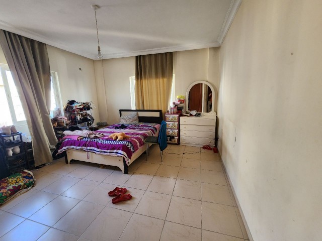 NICOSIA KUCUK KAYMAKLIDA 156 M2 3+1 WOHNUNG MIT GROSSEM WOHNZIMMER UND GROSSEM BALKON