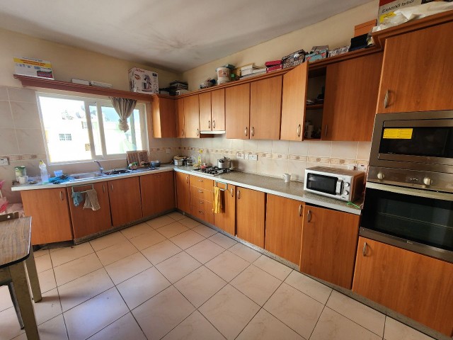 NICOSIA KUCUK KAYMAKLIDA 156 M2 3+1 FLAT WITH LARGE LIVING ROOM AND LARGE BALCONY