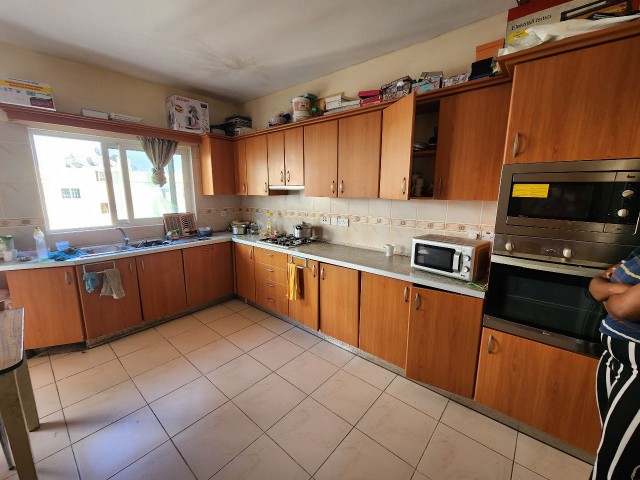 NICOSIA KUCUK KAYMAKLIDA 156 M2 3+1 FLAT WITH LARGE LIVING ROOM AND LARGE BALCONY