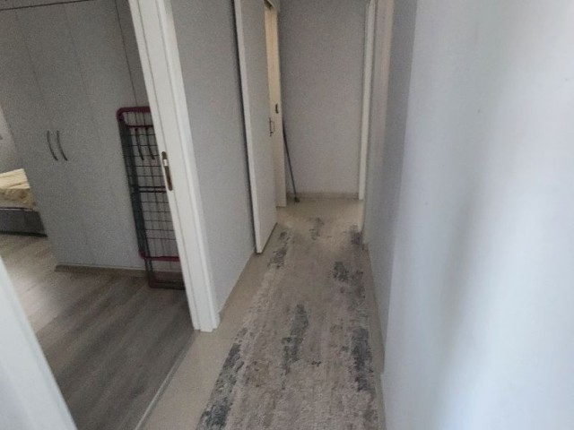 Kizilbasta muhteşem lokasyonda kiralık  90 m2 2+1 full eşyalı 5 yıllık 3.katta ara kat Daire 