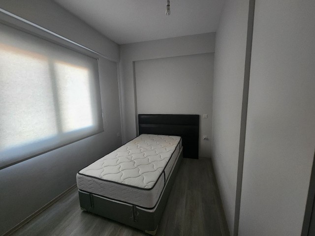 Kizilbasta muhteşem lokasyonda kiralık  90 m2 2+1 full eşyalı 5 yıllık 3.katta ara kat Daire 