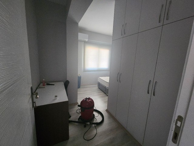 Kizilbasta muhteşem lokasyonda kiralık  90 m2 2+1 full eşyalı 5 yıllık 3.katta ara kat Daire 