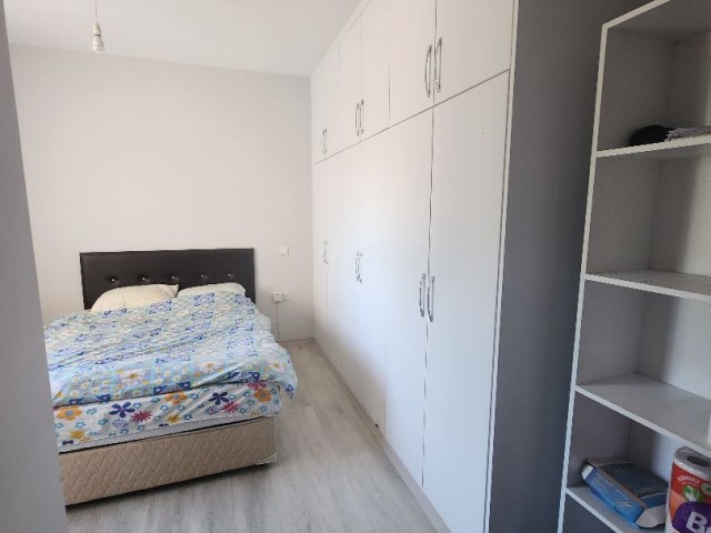 90 m2 2+1 voll möblierte 5 Jahre alte Mezzanine-Wohnung im 3. Stock in wunderschöner Lage in Kizilbasta, in einer Gegend mit hohen Mieteinnahmen