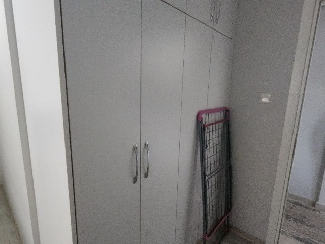 90 m2 2+1 voll möblierte 5 Jahre alte Mezzanine-Wohnung im 3. Stock in wunderschöner Lage in Kizilbasta, in einer Gegend mit hohen Mieteinnahmen