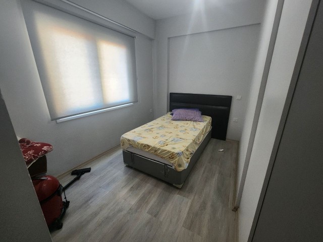 Kizilbasta muhteşem lokasyonda kiralık  90 m2 2+1 full eşyalı 5 yıllık 3.katta ara kat Daire 