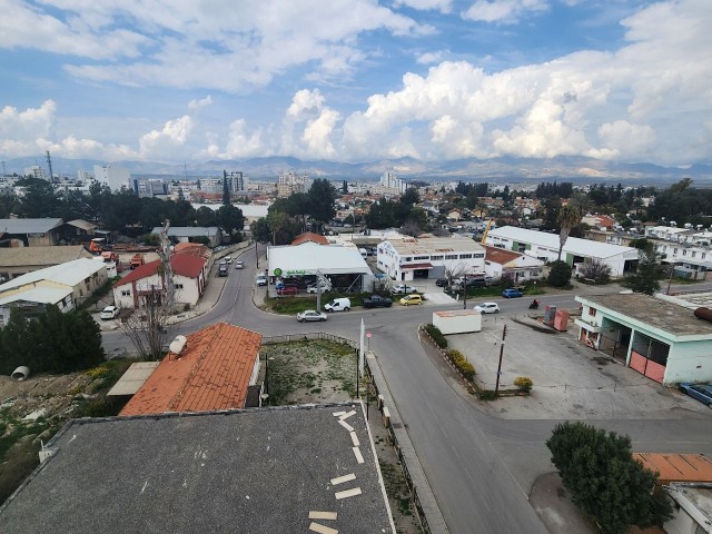 2+1-Wohnung ohne Aufzug und türkischer Ehemann in Nikosia Caglayan