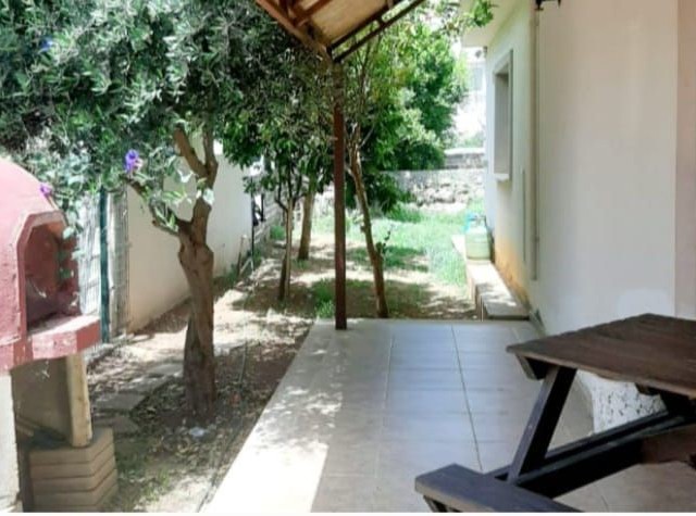 Our detached 200 m2 villa with Turkish husband provides you with a beautiful living space with its afforested garden in a magnificent location in Kyrenia Bosphorus.