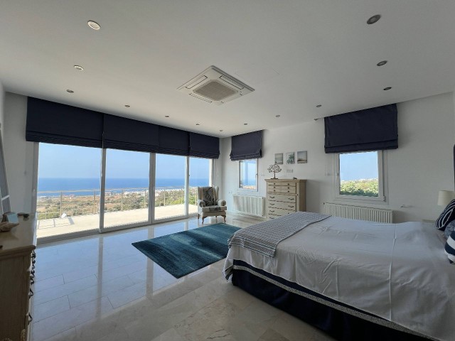 خانه رویایی لوکس با منظره کامل دریا در Esentepe