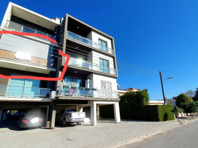 05428561212 ,Türk kocanlı, Yenikent'te, 3 tarafi villa ile çevrili, modern, villa konforunda apartman daire-136m2