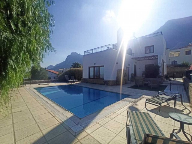 3+1 villa zu vermieten in Karmi mit Pool ** 