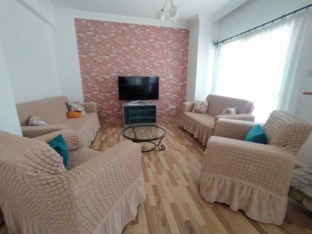 Girne ozanköy de satılık site içerisinde 3+1 villa hisseli