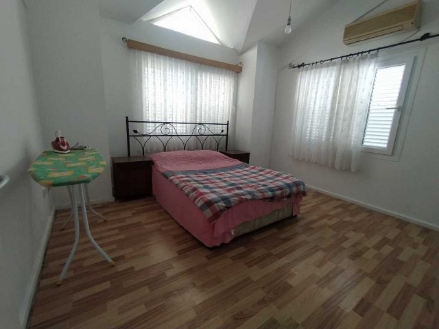 Girne ozanköy de satılık site içerisinde 3+1 villa hisseli