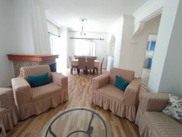 Girne ozanköy de satılık site içerisinde 3+1 villa hisseli