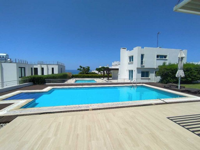 Annual rental villa in Kyrenia Çatalköy 4 + 1 pool villa 200mt from the sea (Will be given to the family) ** 