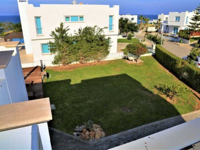 Jahresmiete villa in Kyrenia Chatalköy 200MT vom Meer 4 + 1 Villa mit Pool (wird der Familie zur Verfügung gestellt) ** 