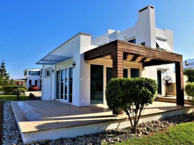 Annual rental villa in Kyrenia Çatalköy 4 + 1 pool villa 200mt from the sea (Will be given to the family) ** 