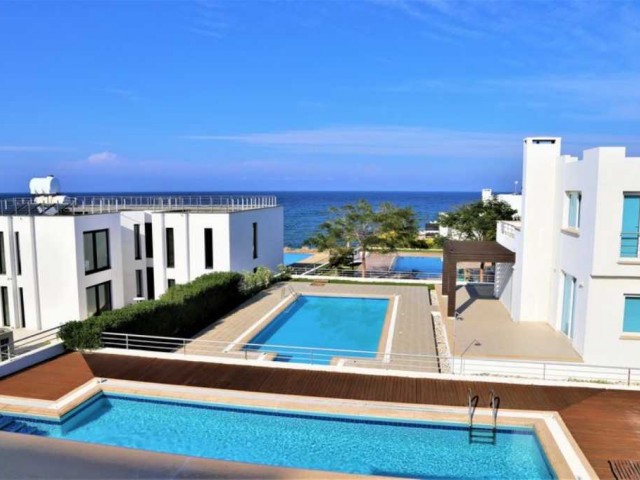 Jahresmiete villa in Kyrenia Chatalköy 200MT vom Meer 4 + 1 Villa mit Pool (wird der Familie zur Verfügung gestellt) ** 