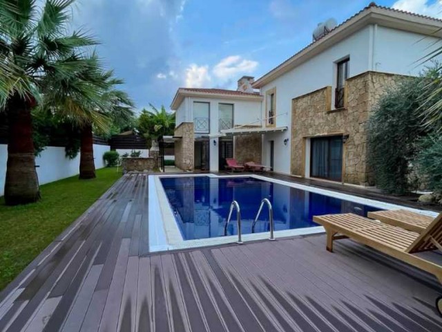 4+1 villa with pool for sale in Girne Bellapais