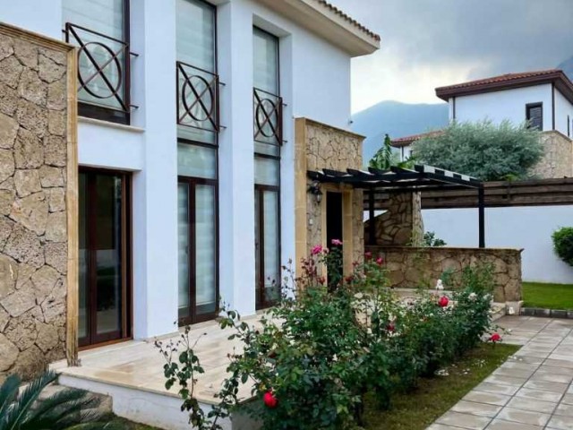 4+1 villa with pool for sale in Girne Bellapais