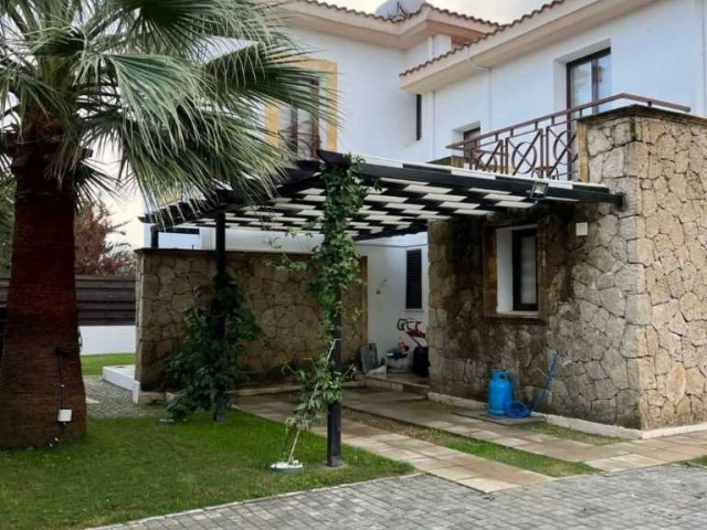 4+1 villa with pool for sale in Girne Bellapais