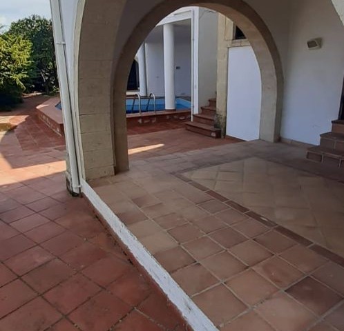 Prodaetsya 4+2 villa в районе Bellapais, Kirenia