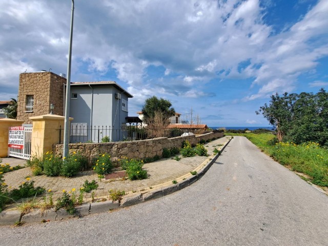 Corner 3+1 Villa for sale in the area of Girne Eleksus Hotel. 