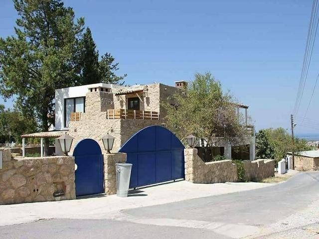 На продажу Великолепно отреставрированный каменный дом 3+1 со бассейном Озанкёй, Киренија