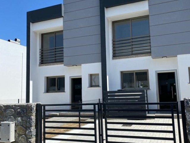 Girne Alsancak'ta kiralık 2+1 tek kişilik iki yataklı dubleks villa