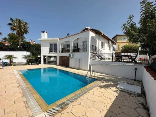 Girne Edremit'te kiralık 3+1 havuzlu villa