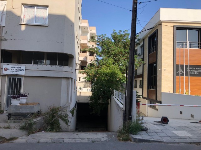 Lager Im Zentrum Von Nikosia Zum Verkauf Vom Eigentümer ** 