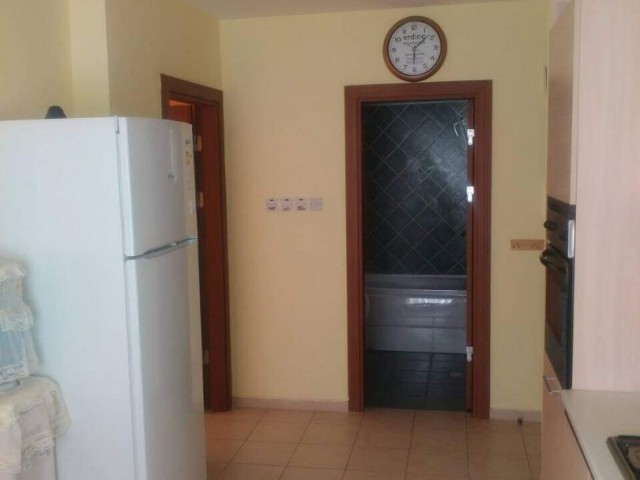 ZU VERMIETEN KYRENIA ZENTRUM 2 + 1 WOHNUNG ** 