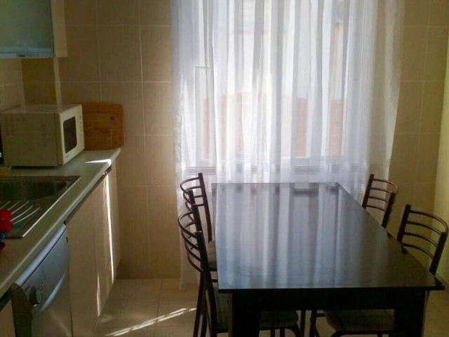 ZU VERMIETEN KYRENIA ZENTRUM 2 + 1 WOHNUNG ** 