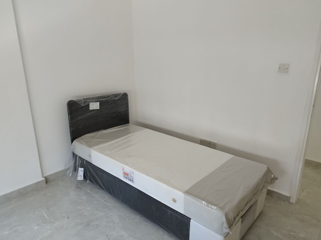 2+1 WOHNUNG ZUR MIETE IN KYRENIA ZENTRUM VOLL MÖBLIERT NEU RENOVIERT (GEGENSTÄNDE NULL) ** 