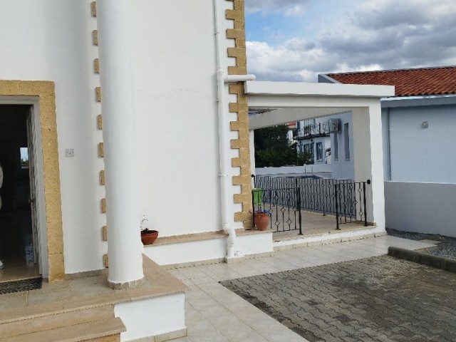 Вилла Продается in Karşıyaka, Кирения