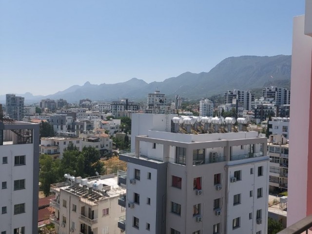 Girne merkez şehrin göbeğinde ama şehrin kalabalığından uzakta 2+1  penthouse taşınmaya hazır