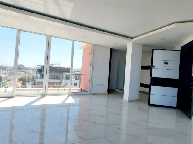 Girne merkez şehrin göbeğinde ama şehrin kalabalığından uzakta 2+1  penthouse taşınmaya hazır