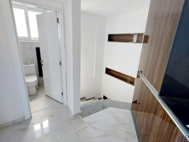 Girne merkez şehrin göbeğinde ama şehrin kalabalığından uzakta 2+1  penthouse taşınmaya hazır