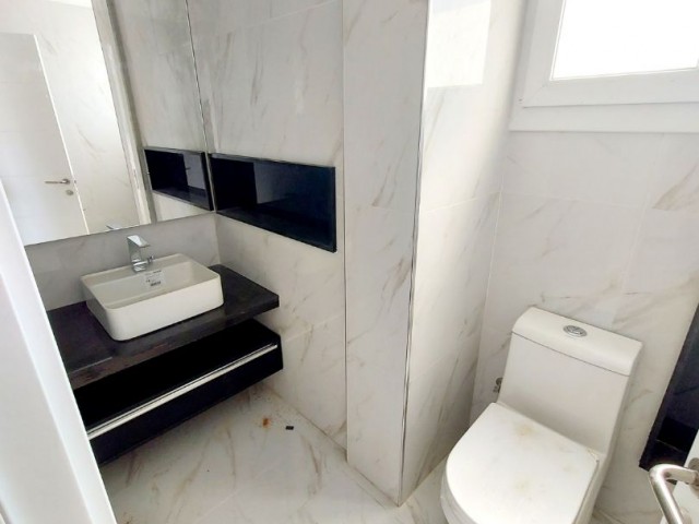 Girne merkez şehrin göbeğinde ama şehrin kalabalığından uzakta 2+1  penthouse taşınmaya hazır