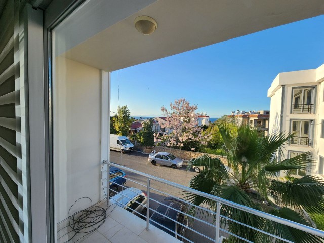 Opportunity for sale in Alsancak 2+1 apartment in a complex with pool