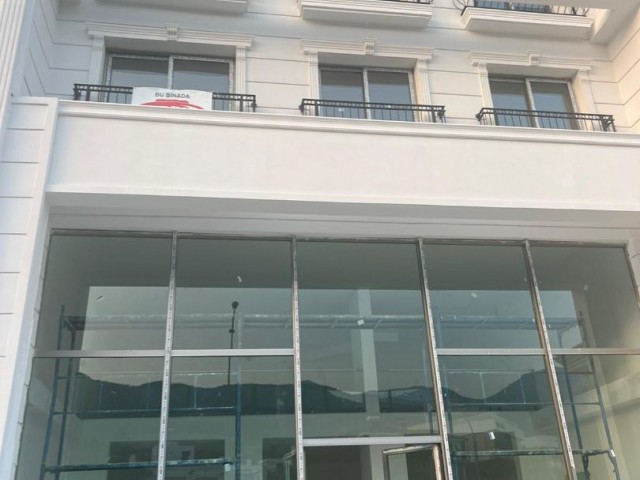 Mietgeschäft im Zentrum von Kyrenia gegenüber von Eziç Premier (100 m2 Erdgeschoss + 50 m2 Etage)