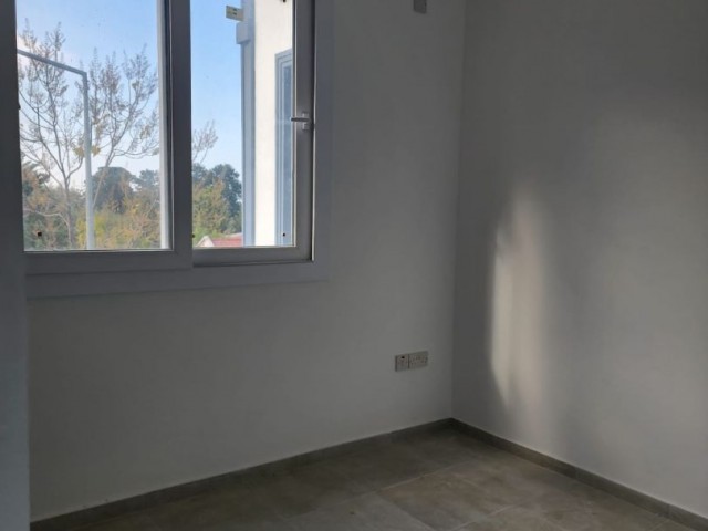 ZU VERKAUFEN ALSANCAK 2+1 NEUE WOHNUNG (KOMPLEX MIT POOL)