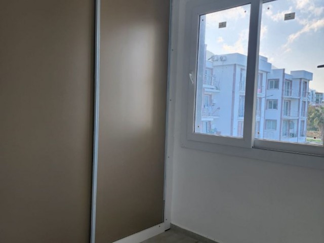 ZU VERKAUFEN ALSANCAK 2+1 NEUE WOHNUNG (KOMPLEX MIT POOL)